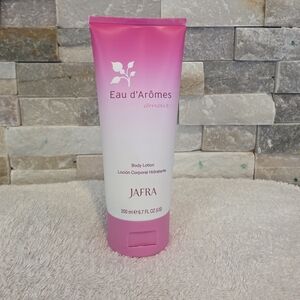 JAFRA Eau d'Arômes Amour Body Lotion - Pink and White